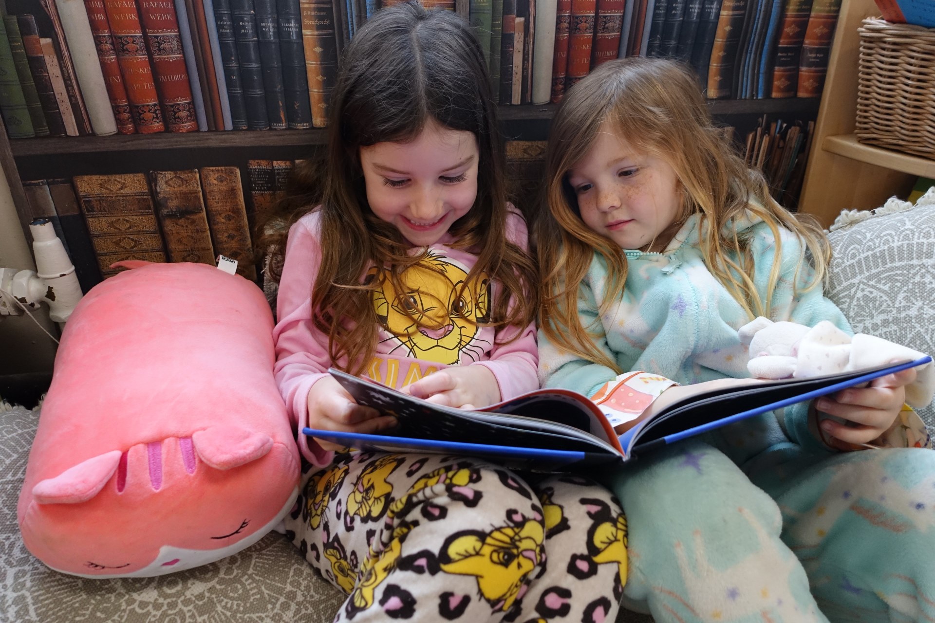 children reading